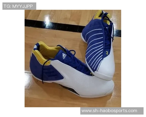 库里赛前训练穿TMac3s向麦迪致敬展现传奇球员的风范